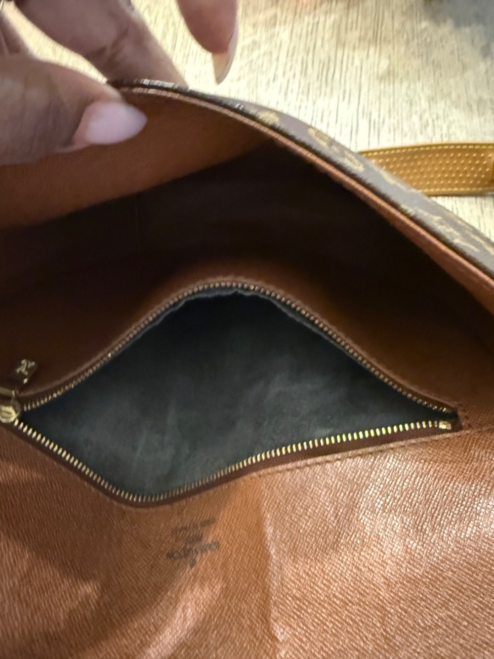 Louis Vuitton Chantilly shoulder and crossbody bag - Picture 8 of 11